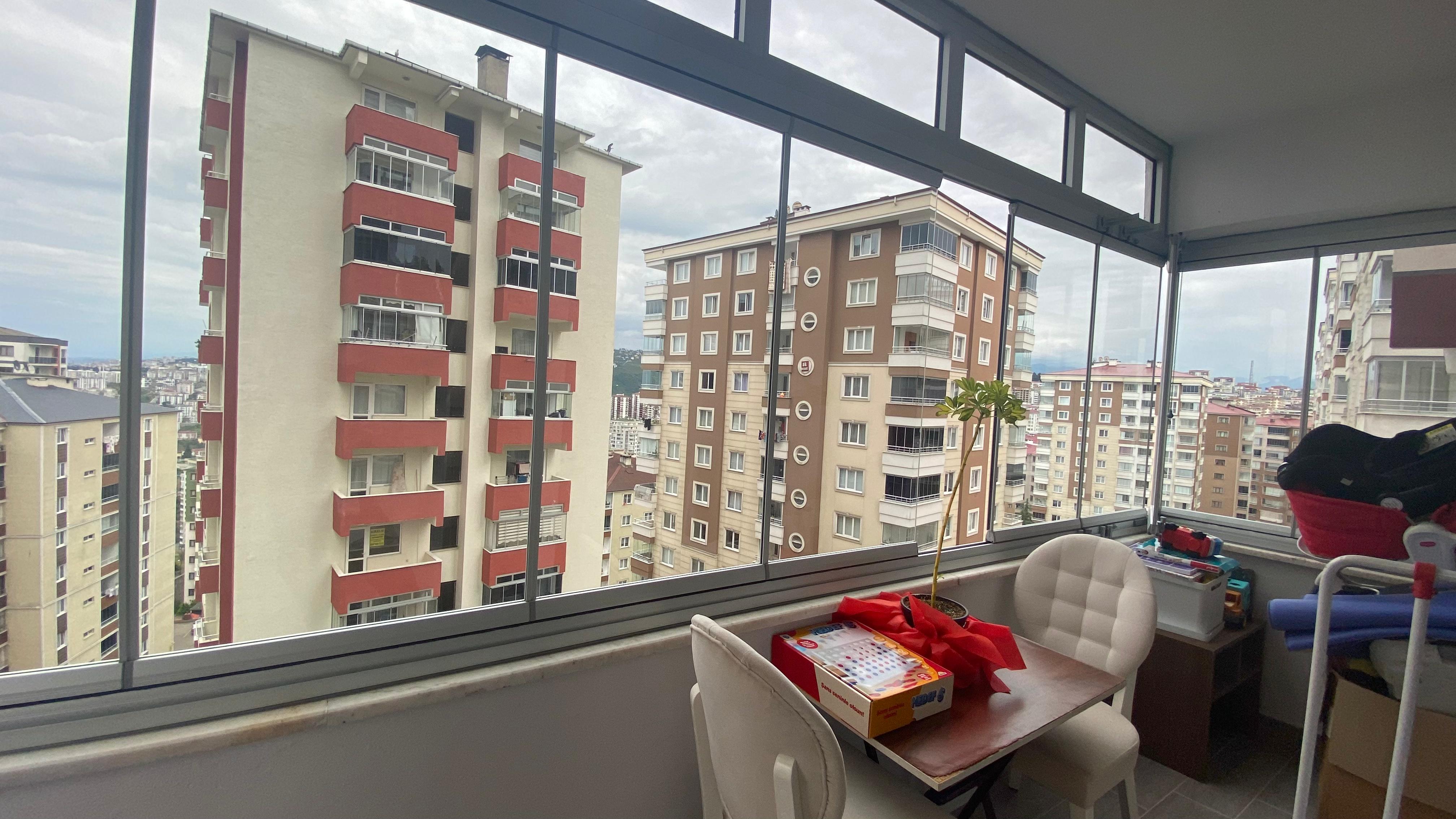 ÇUKURÇAYIR'DA SİTE İÇERİSİNDE İÇİ FULL YAPILI 3+1 SATILIK DAİRE